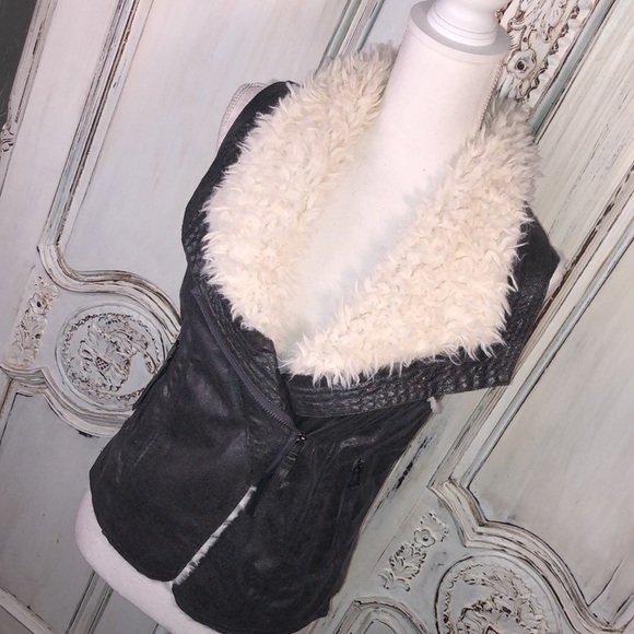 Mag Couture Faux Fur Collar and Lined Dark Metallic Zip Front Vest Size Small - Picture 3 of 14